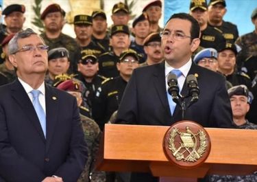 A lo Argentina, corrupción y aborto copan el debate en Guatemala
