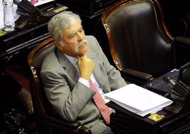Tras la orden de detención y desafuero, De Vido pidió licencia en Diputados