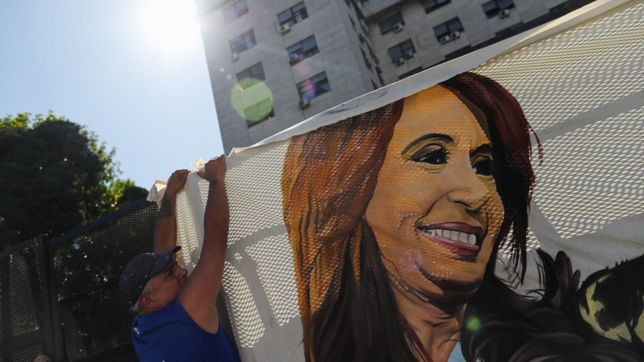 presentes y remolones en la defensa publica a cfk