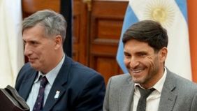 Maximiliano Pullaro, junto al custudio de las cuentas provinciales, el ministro Pablo Olivares.