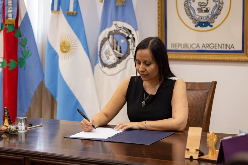 Albarez Gómez es la primera mujer en ser elegida rectora en la historia de la UNLaR.&nbsp;