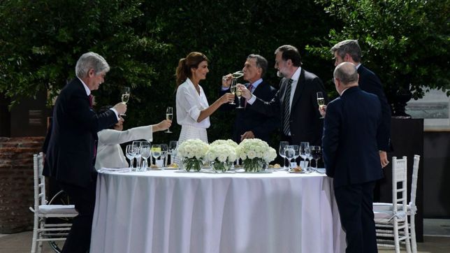 macri celebro micro inversiones con tango, goles y amigos del rey