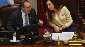 Victoria Villarruel con el secretario parlamentario, Agustín Guistinian. Victoria Villarruel con el secretario parlamentario, Agustín Guistinian.