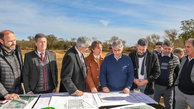 El gobernador ve una oportunidad en la fusión opositora detrás de Javier Milei. El gobernador ve una oportunidad en la fusión opositora detrás de Javier Milei.