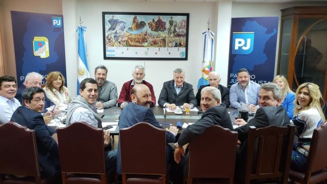 la mesa de accion politica del pj suma a daer y se acerca sola