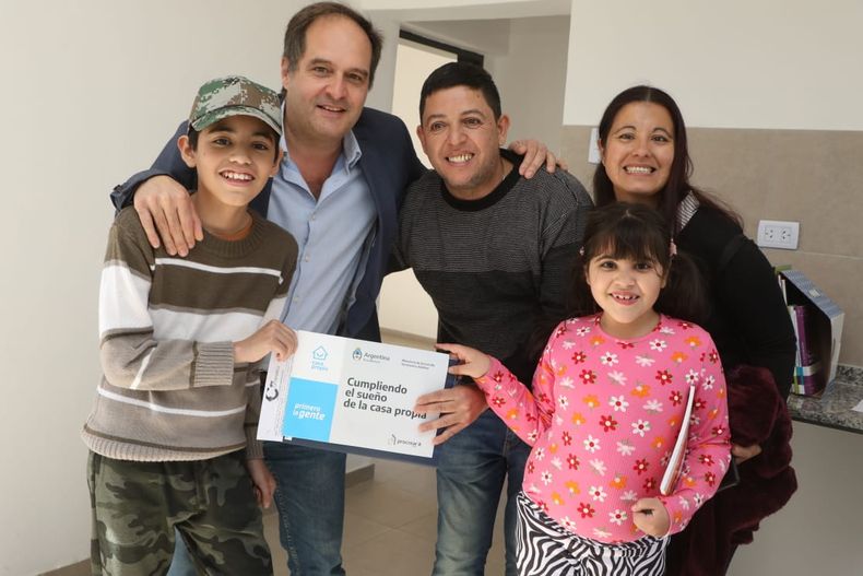 3-_entrega_viviendas_valle_chico_catamarca.jpeg