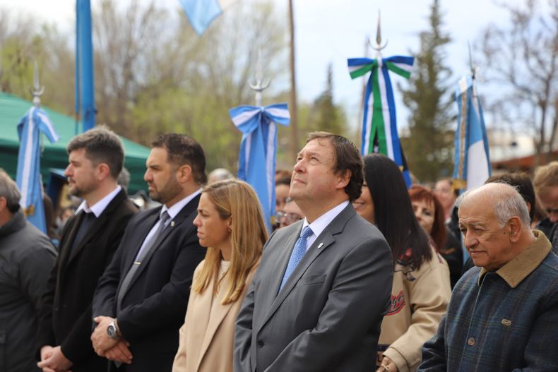 El gobernador de Río Negro, Alberto Weretilneck junto a la intendenta de Roca, María Emilia Soria, en el acto por el aniversario de la localidad.&nbsp;