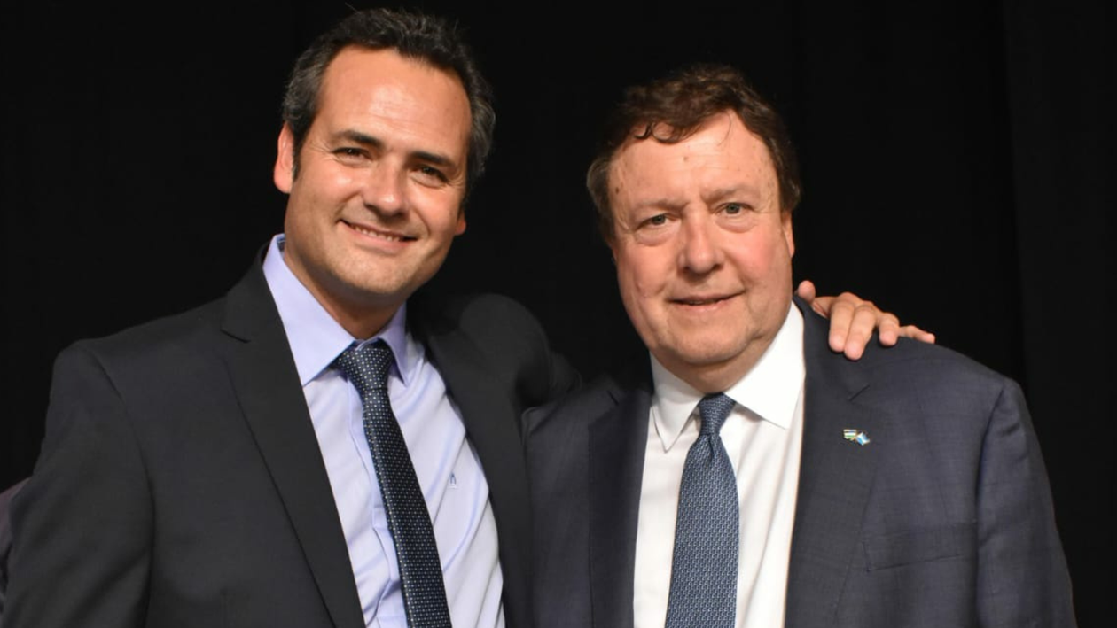 Juan Pablo Muena y el gobernador de Río Negro, Alberto Weretilneck.