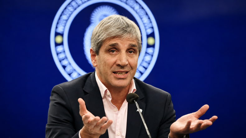 Toto Caputo quiere reactivar el crédito para impulsar la economía, pero el impacto es limitado