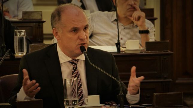 radicales, furiosos con corral: la intervencion es un ?atropello institucional