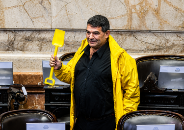 Alfredo Olmedo, de la campera amarilla a la sotana para ser el monje negro de LLA en Salta.