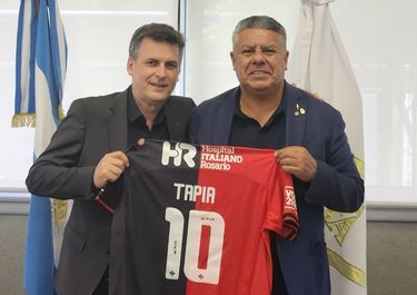 Ignacio Boero, presidente de Newells, junto al titular de la AFA, Chiqui Tapia