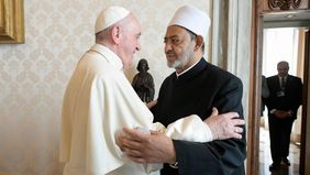 Jorge Bergoglio con Ahmad Al-Tayyeb, gran imam de Al Azhar.&nbsp;