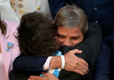 Javier Milei y Toto Caputo, celebran el dato de inflación