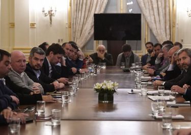 Frente a la crisis interna, postergan por 30 días el ajuste de las asignaciones