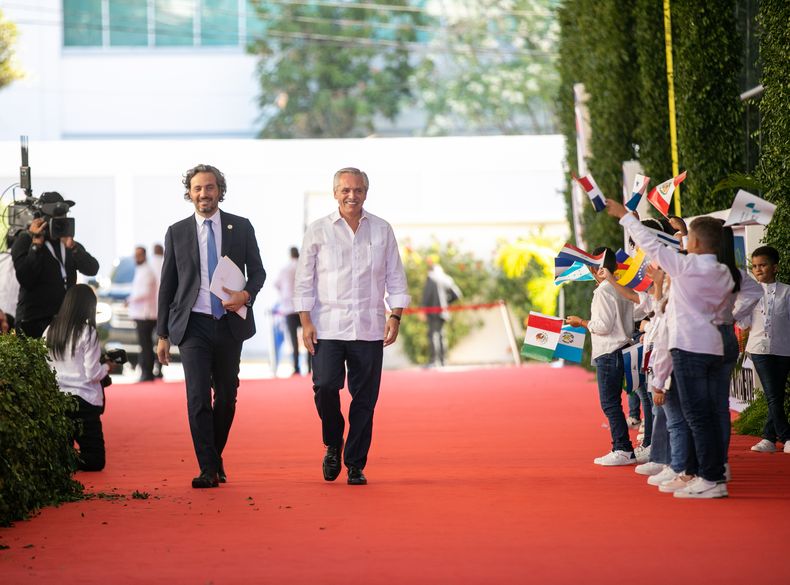 Guayabera. Fernández y Cafiero en la Cumbre Iberoamericana en Santo Domingo.