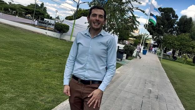 Albino Garrone (37), intendente de General Enrique Godoy, busca hacerse paso en al renovación del peronismo de Río Negro.