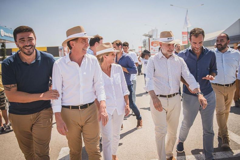 Larreta sufrió el intenso calor nicoleño en la Expoagro 2023.