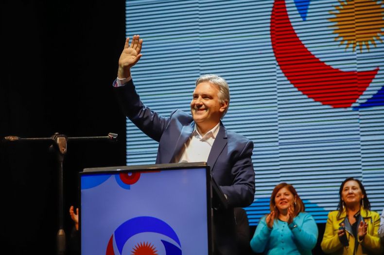¡Hola Javier! Llaryora tira líneas para llegar al candidato presidencial que en Córdoba ya ven presidente.