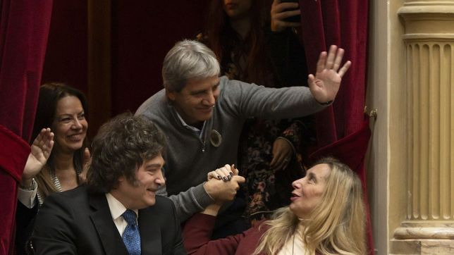 Manuel Adorni se apoyó en los números de Toto Caputo en su presentación en el Congreso.