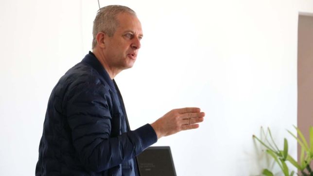 de pelear contra el covid a la cola para meterse en el senado santafesino