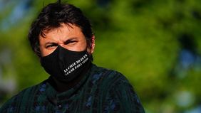 En el nombre del santo padre