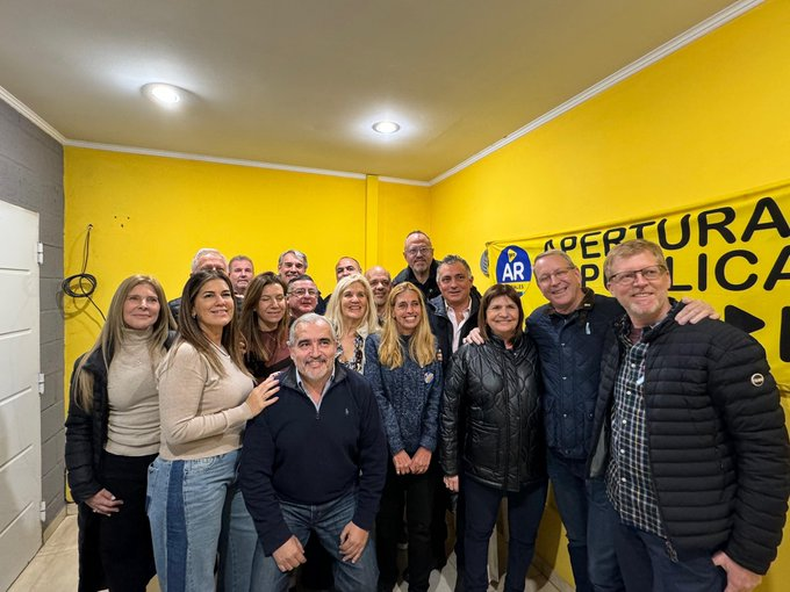 Dirigentes del PRO y La Libertad Avanza, juntos en Esteban Etcheverría.