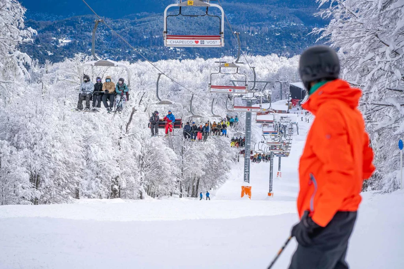 El centro de esquí Chapelco, un jugoso negocio turístico que pretenden varias empresas en Neuquén.