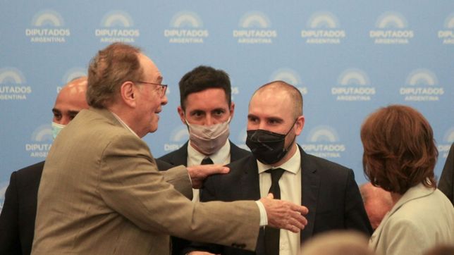 la campora calienta para el recinto: un gesto de buena voluntad y un misil a guzman