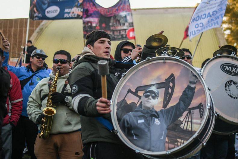 Santa Rosa, capital de La Pampa, se vio sacudida por la movilización que llegó desde 25 de Mayo: unas 2.000 personas pidieron que saliera la ley. FOTO: www.radiokermes.com