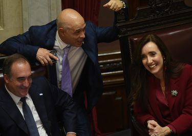 Victoria Villarruel, con Bartolomé Abdala (presidente provisional), quien no quiere ser desplazado por Patricia Bullrich.  