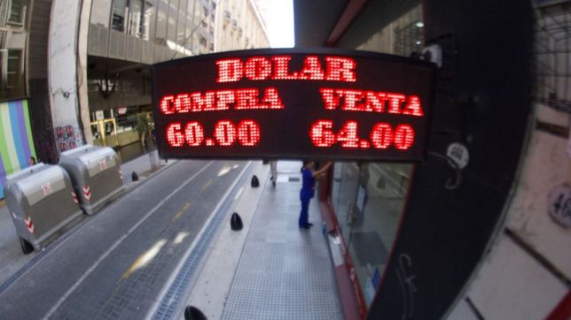la presion por el dolar provoca un efecto manada en la previa de la eleccion