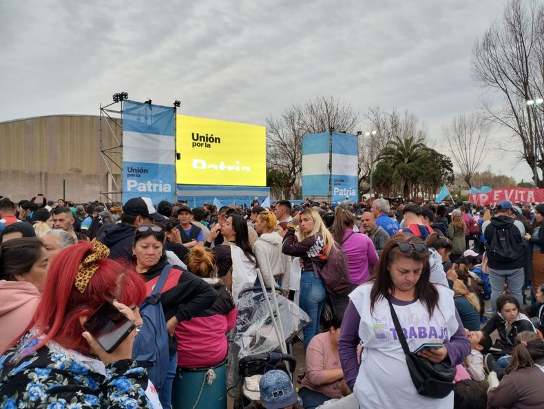 El Evita y Barrios de Pie en el Malvinas Argentinas con Massa