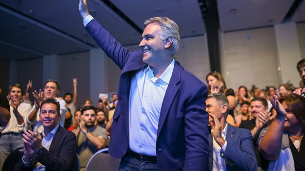 Encuesta: Llaryora le saca seis puntos de ventaja a Juez en Córdoba