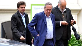 Intendentes sin Covid desconfían de Kicillof y le alambran sus distritos