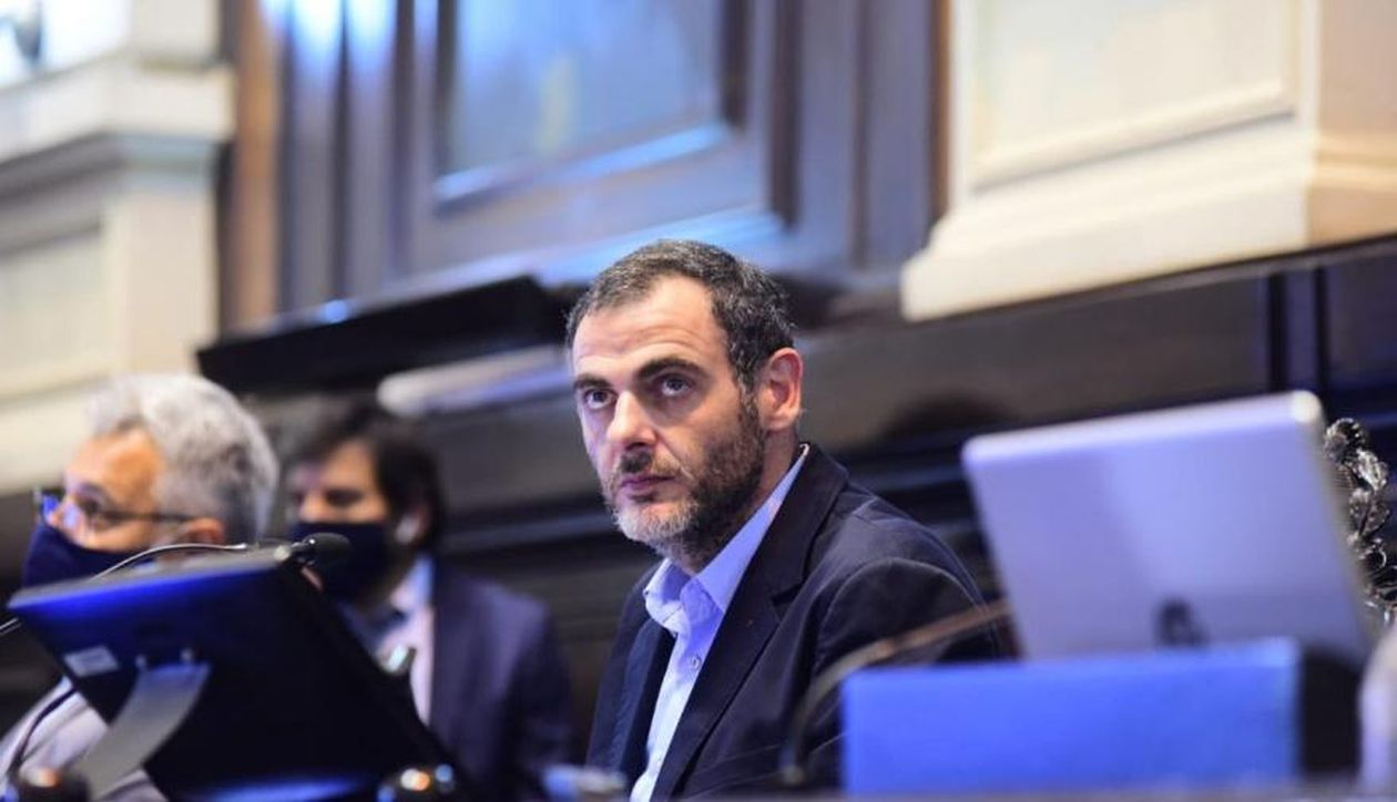 Adrián Urreli.