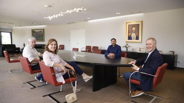 Juan Schiaretti y Carlos Gutierrez con Monica Fein y Matías Chamorro, referentes del Partido Socialista.&nbsp;