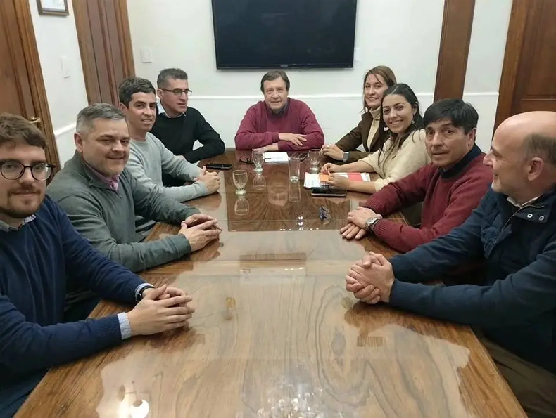 Intendentes de la UCR Río Negro con el gobernador Alberto Weretilneck.