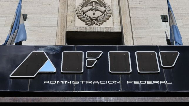 la primera foto del maldito impuesto: quienes pagan