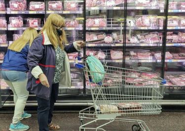 La inflación de mayo cerró en torno al 5% y reactiva el tictac para Guzmán