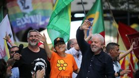 Para contener las críticas, Lula muestra las cartas, pero esconde el juego