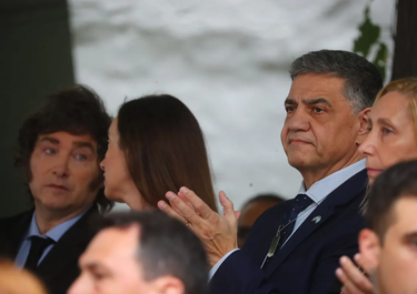 Jorge Macri sale a cubrirse de un eventual repunte de la inflación cambia la fórmula para aumentar peajes y subtes.