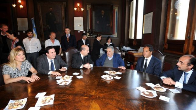 los abucheos k que perturban a scioli