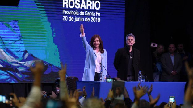 Otros tiempos. CFK en Rosario para presentar su libro. Sin prisión domiciliaria y sin una elección por venir.