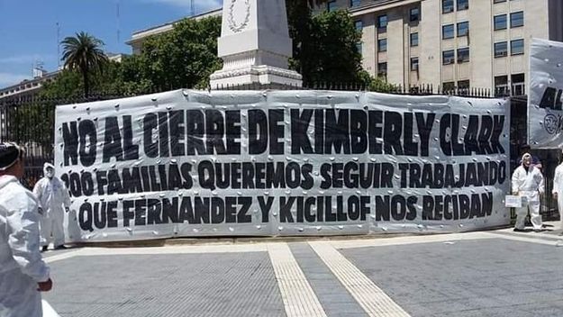 Trabajadores de una papelera que cerró piden que Kicillof los reciba