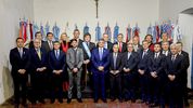Javier Milei junto a gobernadores en Tucumán.