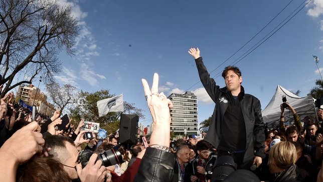 Axel Kicillof encabeza un multitudinario plenario en Varela