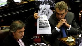 Traspaso de mando: Rossi bendijo a Máximo Kirchner como jefe de bloque