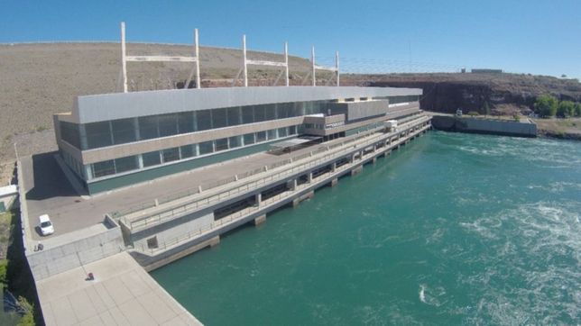 el gobierno se calza los guantes en la pelea por las usinas hidroelectricas