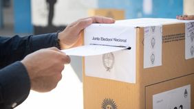 Llamen a cualquiera, la consigna que manda en la era de la indiferencia